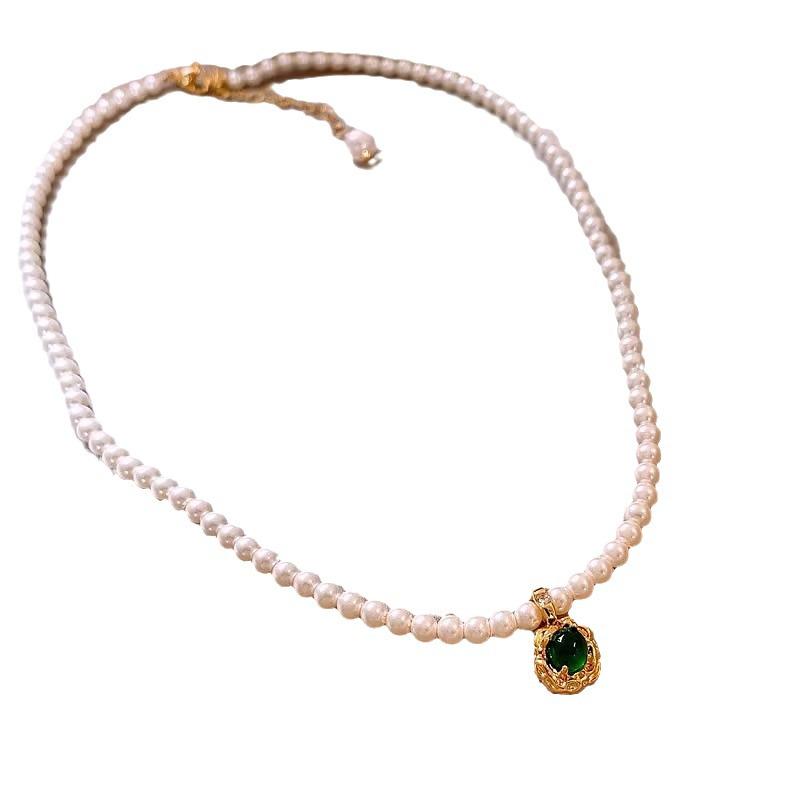 High-End Emerald Glass Pearl Choker Necklace for Women - Light Luxury & Elegant Clavicle Chain