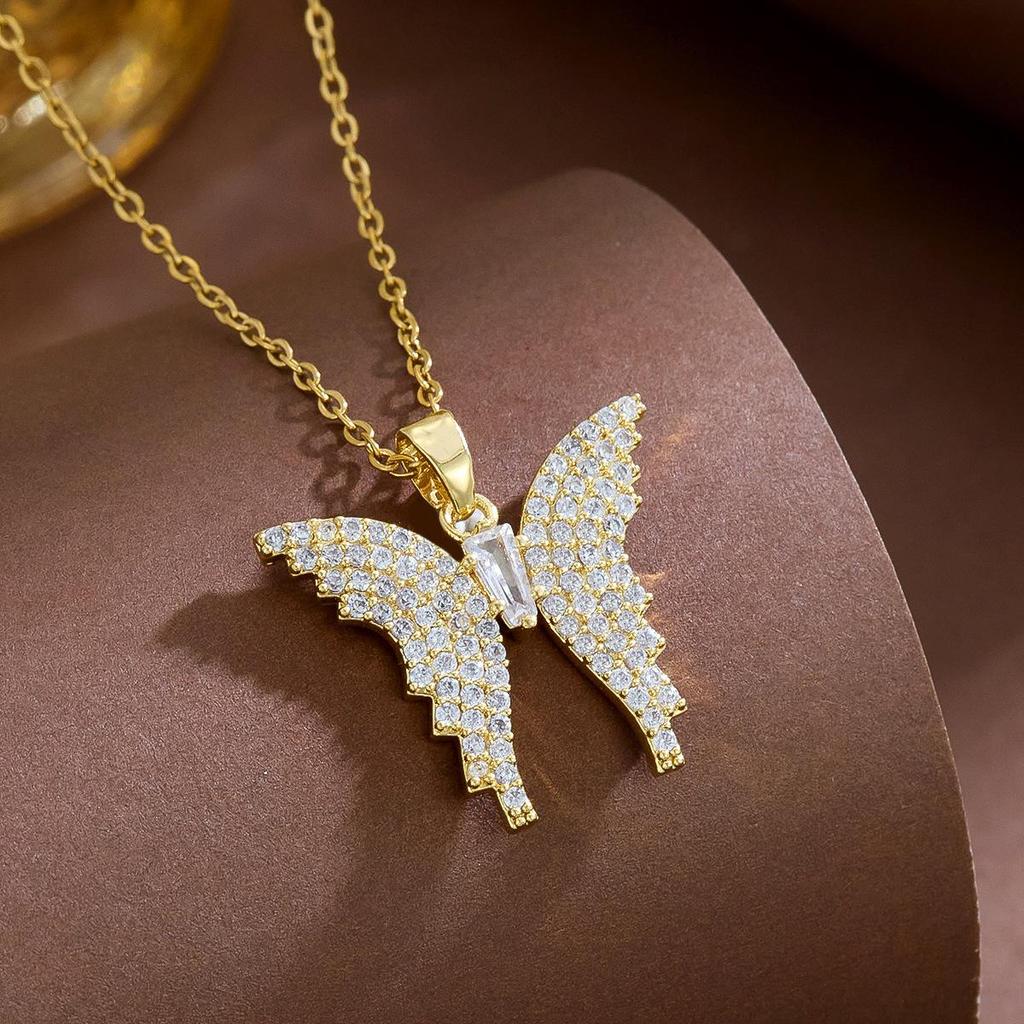 Diamond-Encrusted Butterfly Necklace for Women: Versatile High-End Design with Micro-Set Details and Elegant Clavicle Chain Jewelry.