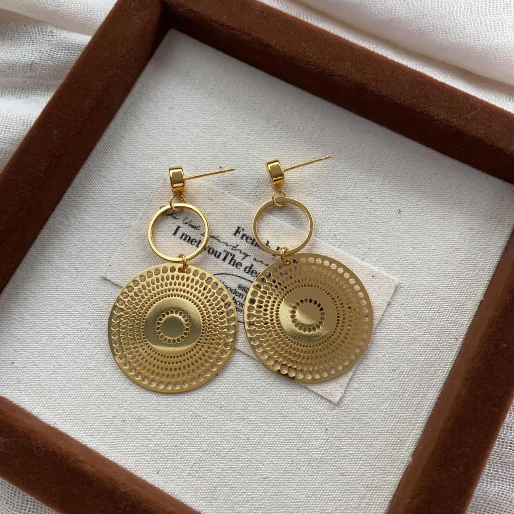 Simple Round Hollow Stud Earrings, Earrings, Personalized Trend Light And Shadow Geometric Earrings, Trend Temperament Exaggerated Retro Light Luxury