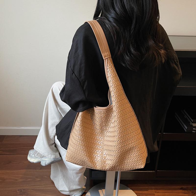 Retro Woven Bag Women's Large Capacity 2025 New Autumn and Winter Shoulder Messenger Child and Mother Bag Casual Commuter Tote Bag