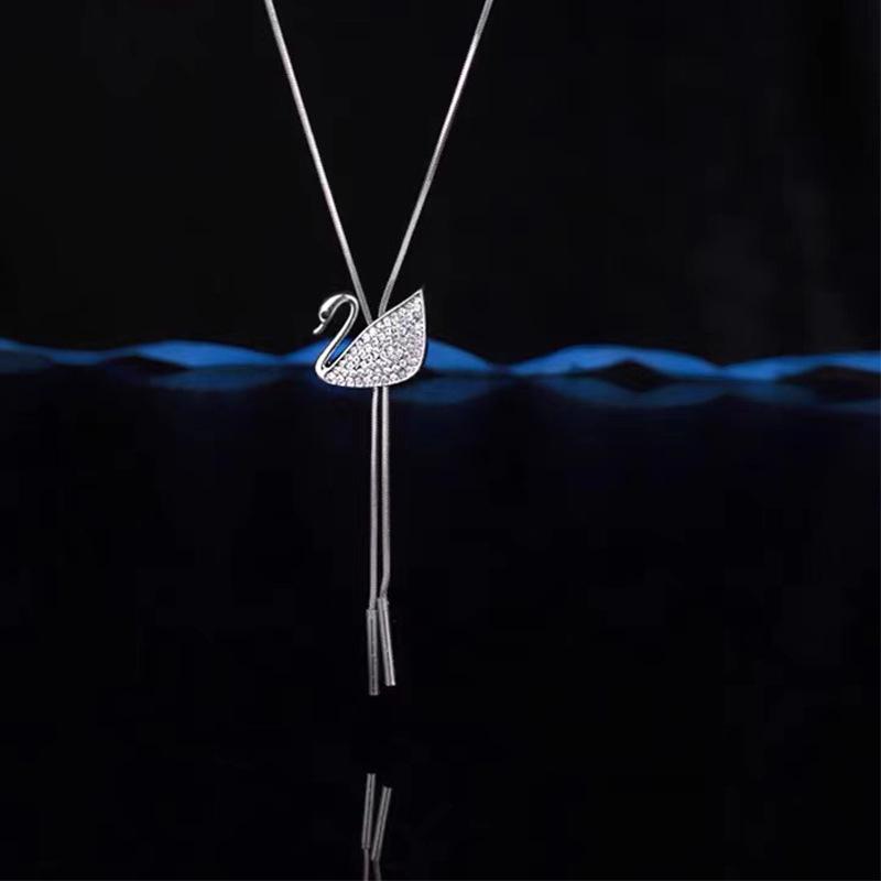 Luxury Non-Fading Korean Fashion Sweater Necklace: Autumn/Winter Women's Niche Design Pendant