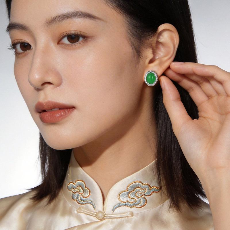 New Chinese ice yang green egg surface stud earrings silver inlaid with wave diamond edge retro noble earrings