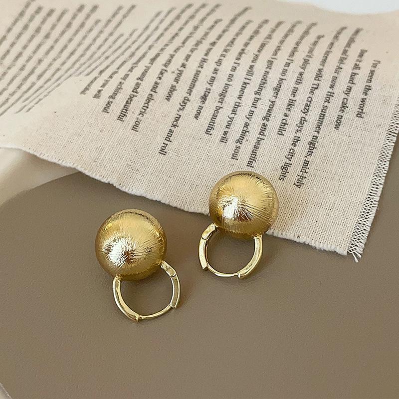 Textură periat metal sferă ureche cataramă femei rafinat personalitate unică modă lumină lux temperament cercei versatile