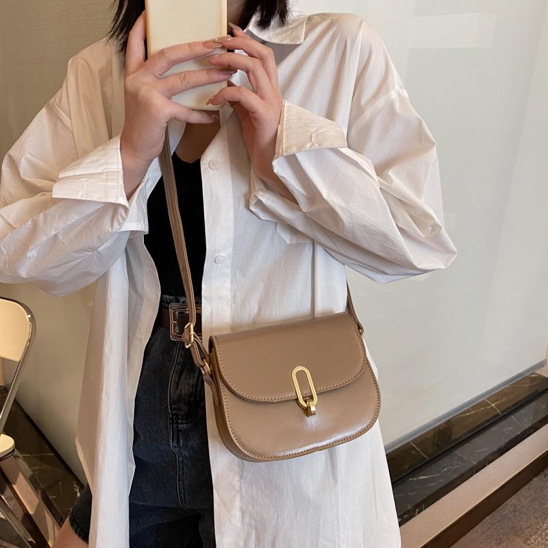 2021 Stylish Women’s Textured Shoulder & Crossbody Saddle Bag