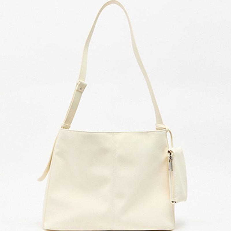 A Large-capacity Fashionable Tote Bag for Spring and Summer A Trendy Off-the-shoulder Bag for Commuting To Work