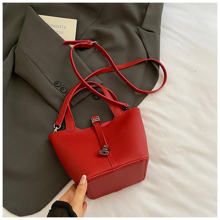

Niche vegetable basket bag women s new high-value niche shoulder messenger bag fashionable bucket bag