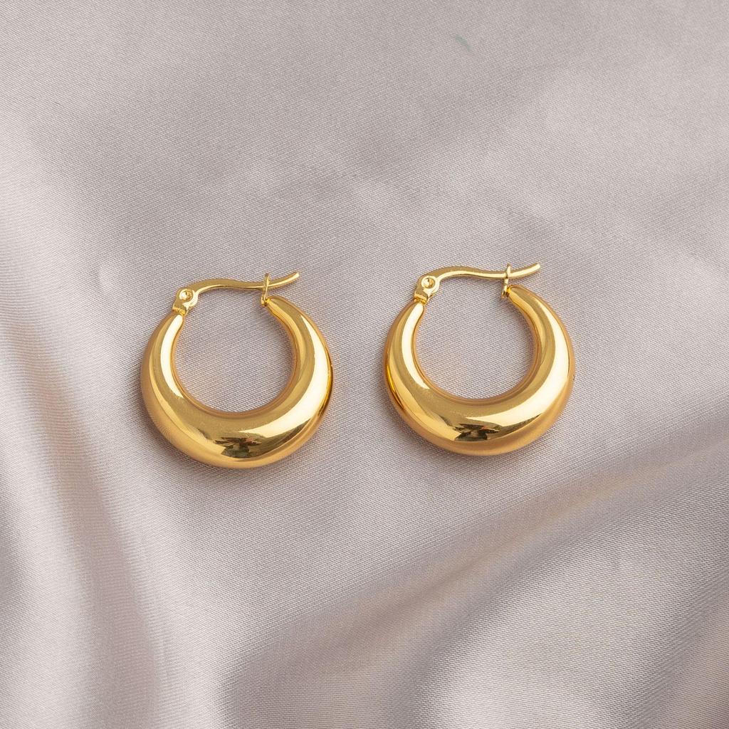 Gold Titanium Steel Geometric Oval Earrings for Women: Light Luxury, High-End Fashion, Elegant and Minimalist Design