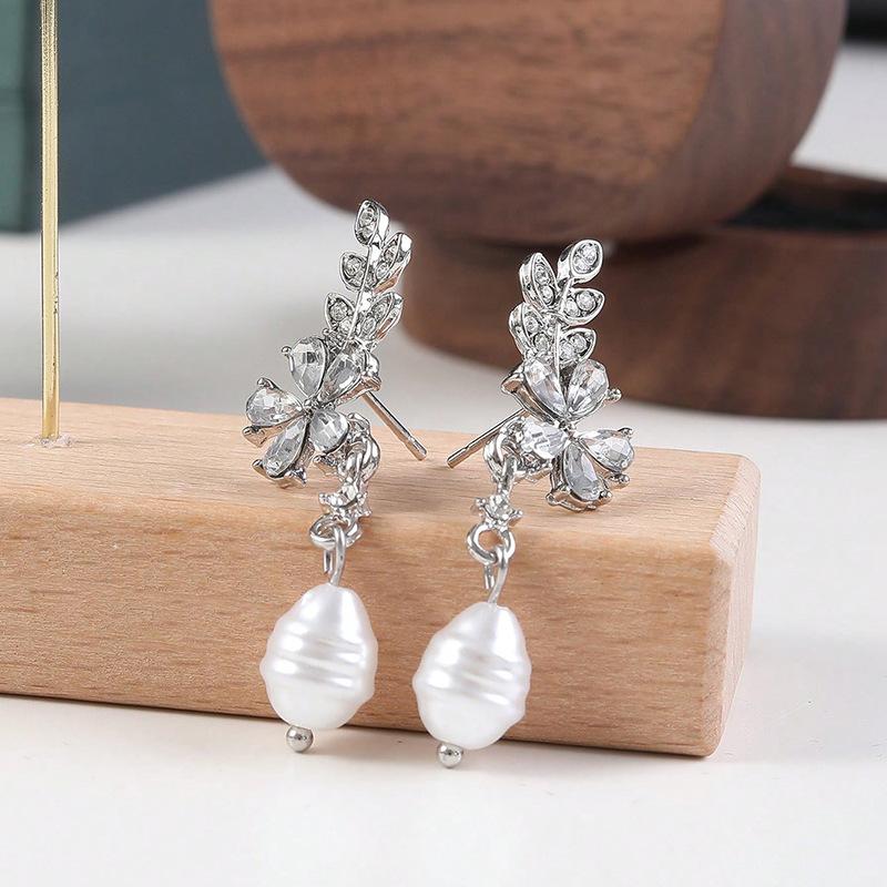 1 Pair Elegant Zircon Tassel Earrings Luxurious Pearl Flower Design Women Fashion Temperament Personal Pendant Jewelry Earrings