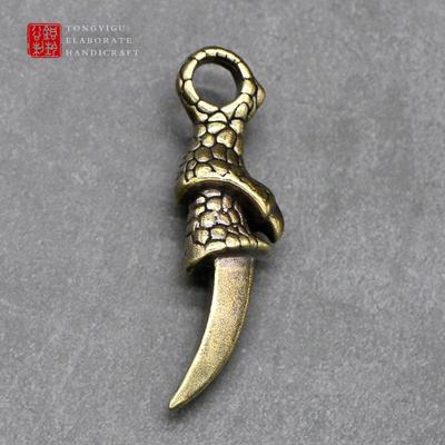 Portachiavi Pendente da Uomo alla Moda Artiglio di Drago Rame e Dente di Lupo – Stile Europeo e Americano