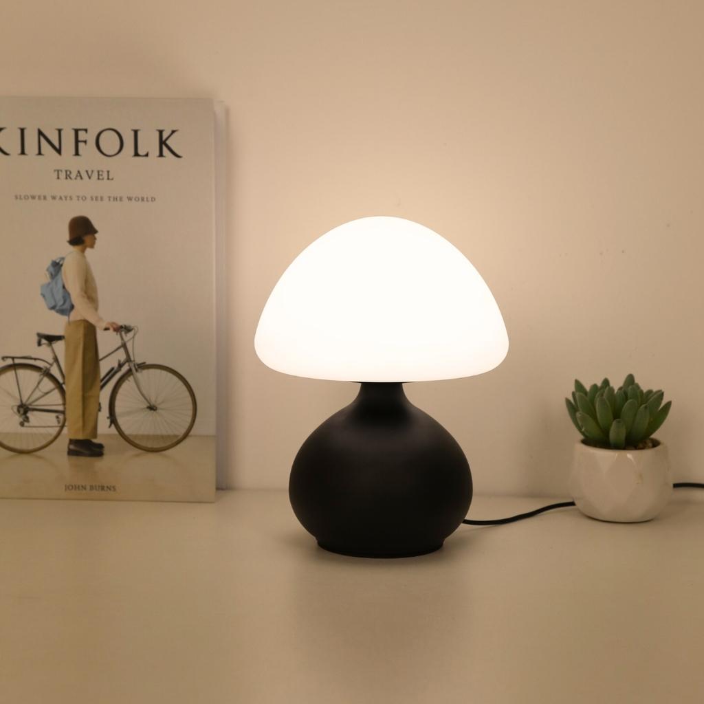 Modern Creative Mushroom Table Lamp, USB Powered - LED Bedside Lamp for Living Rooms, Bedrooms, Study Rooms, and Home Offices