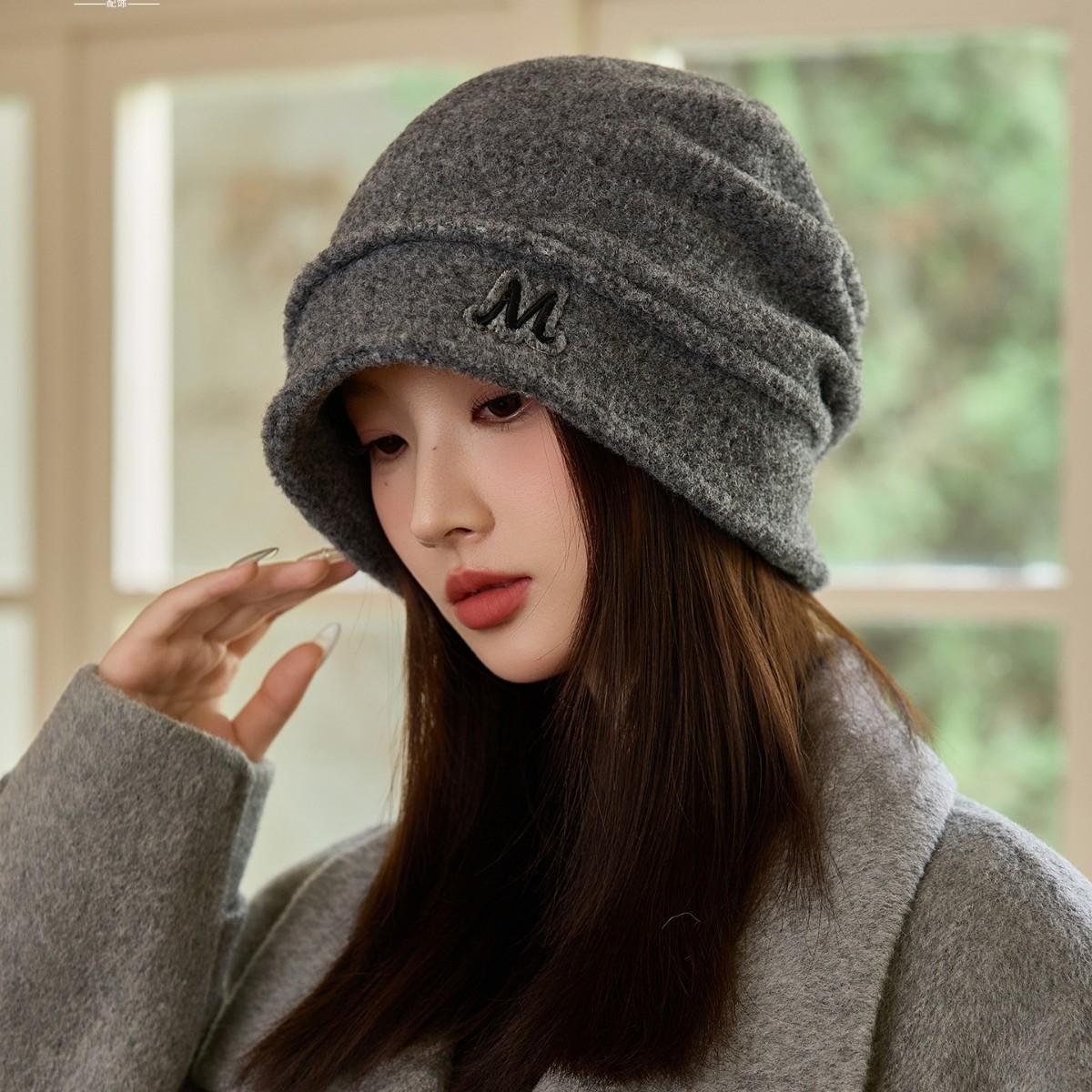 

Женские шапки Осень и Зима Вязаные шерстяные шапки Теплые Защитники ушей Плюшевые Холодные шапки One size темно-серого