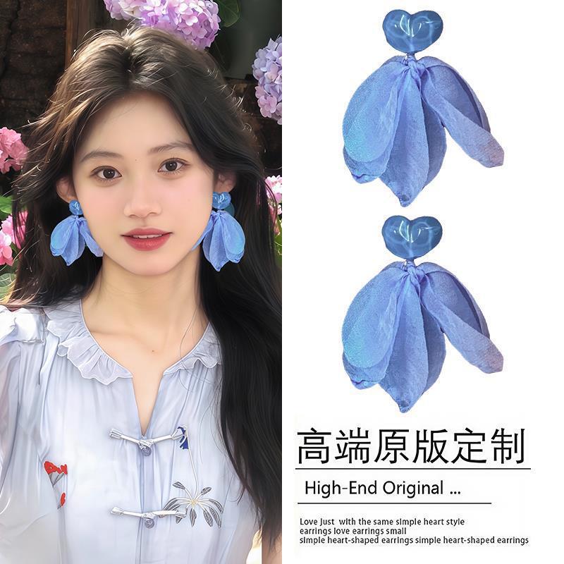 Dopamine flower ear hook women's new holiday style accessories ear clips without ear piercings, high-end seaside cute ear accessories