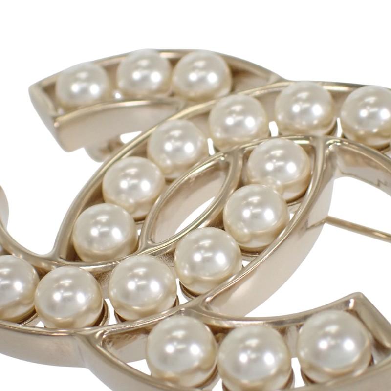 CHANEL  A64978 B14357 Brooch gold/white metal/Fake pearl Women