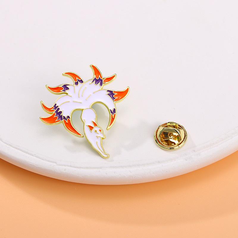 Kreskówkowy kreatywny uroczy czerwony lis broszka uroczy lis kształt stopowa broszka akcesoria dziewięcioogonowy lis odznaka