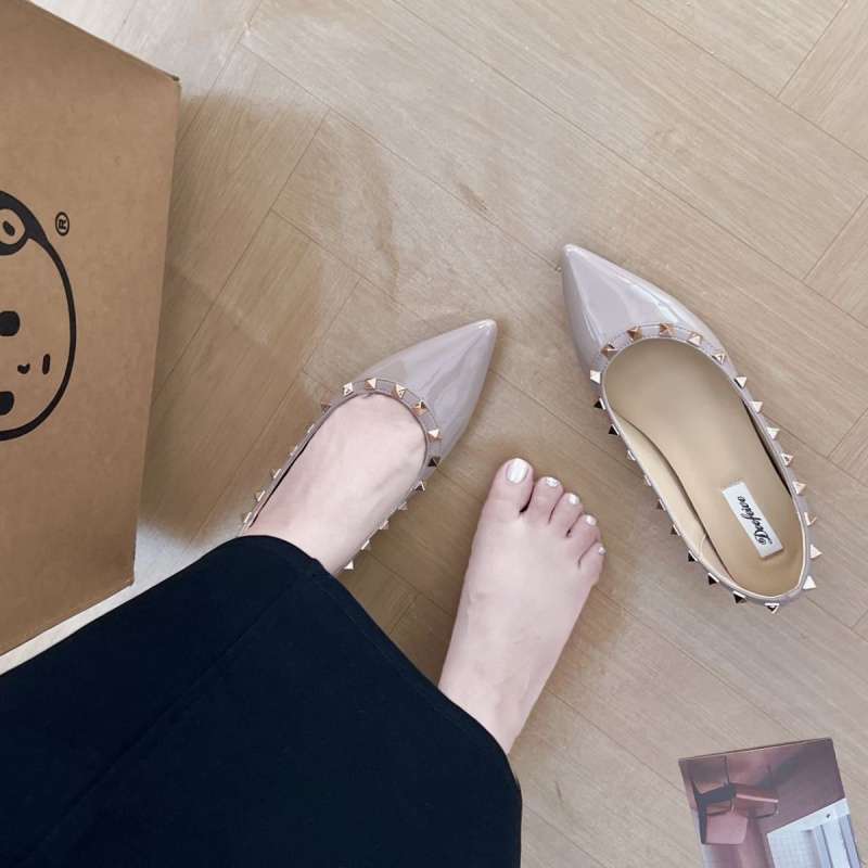 French Flat Shoes Rivets 2025 Summer New Patent Leather Pointed Single Shoes Women's Shallow Mouth Temperament Soft Sole Gentle Ladyshoes