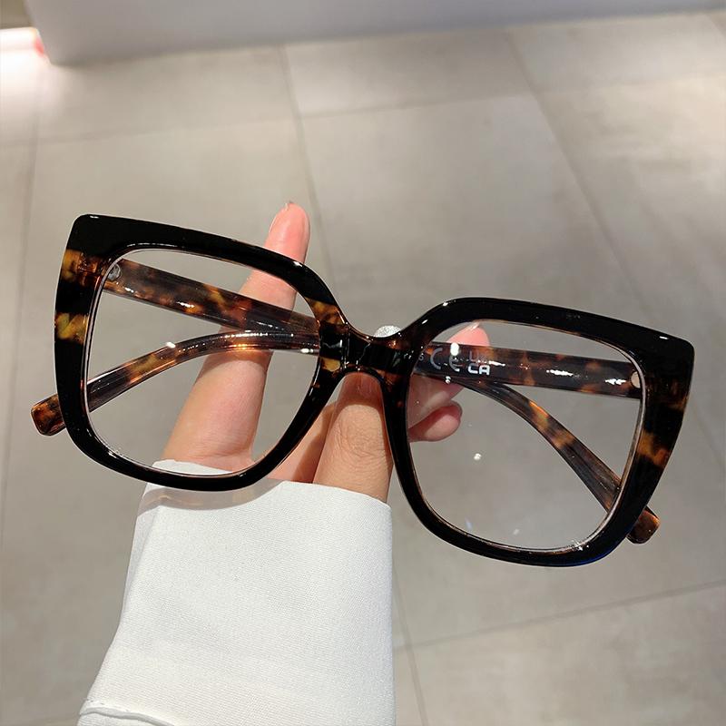Vintage Cat Eye Sexy Ladies Glasses with Blue Light Blocking Women Trendy Brand Frame Personalized Design Trends Eyewear