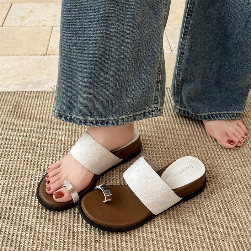 Red retro versatile slope heel heightening one-word slippers for women's summer wear 2025 new high-end French cool slippers