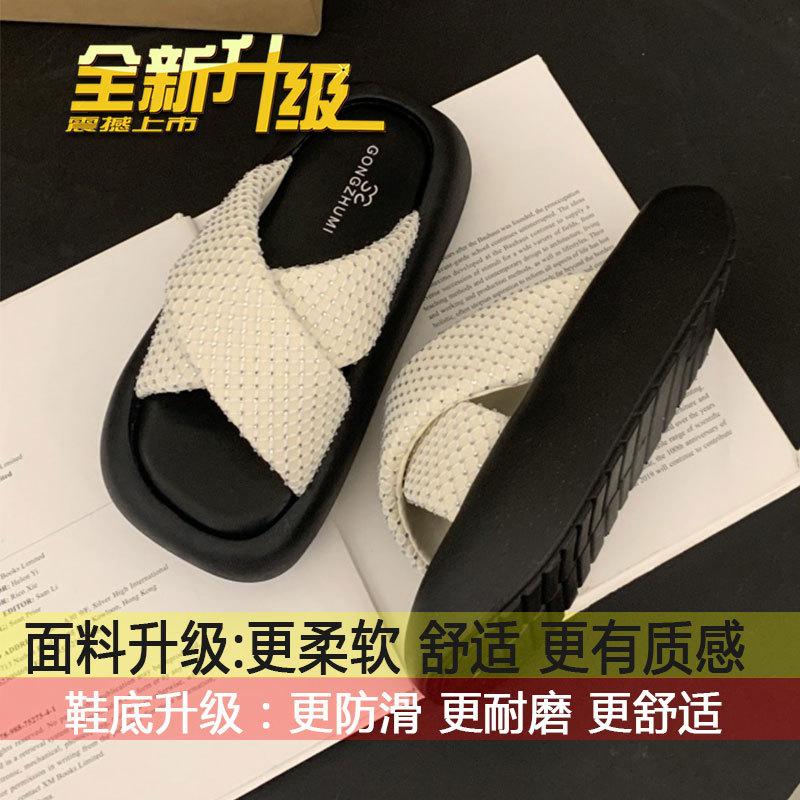 

With skirt Internet celebrity fashion beach one-word cool slippers women s summer wear 2025 new thick-soled cross-strapped slippers 40