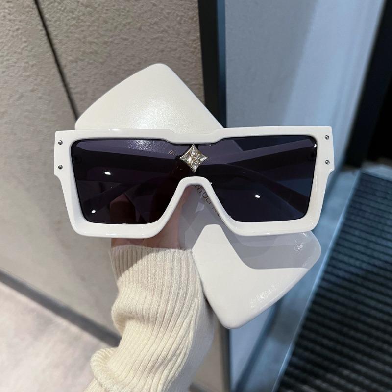 New Trend Square Sunglasses Fashion Luxury Crystal Oversized Women Square Sunglasses Trending Men Shades UV400
