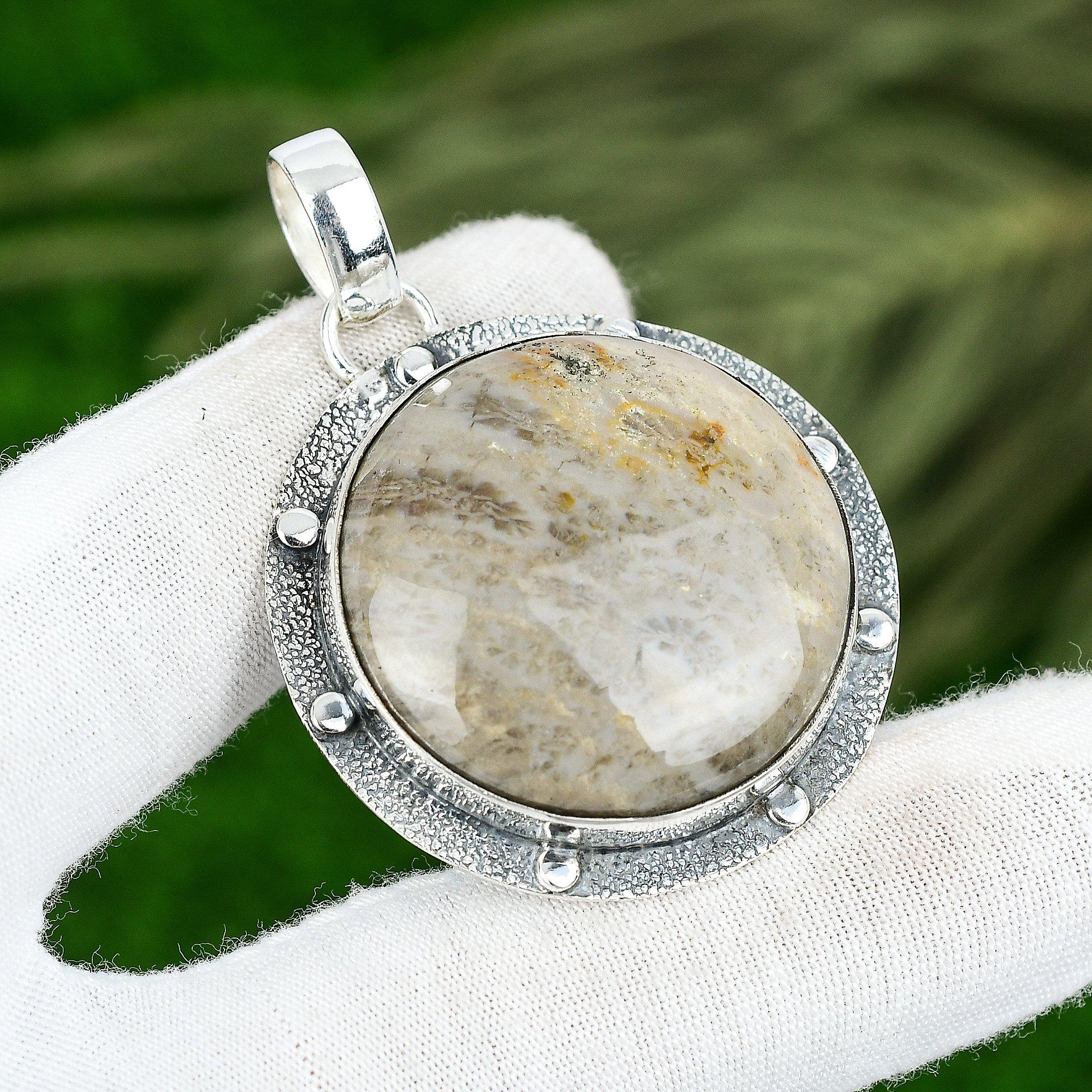 

Распродажа ко Дню матери Подвеска из стерлингового серебра 925 пробы с круглым натуральным ископаемым кораллом