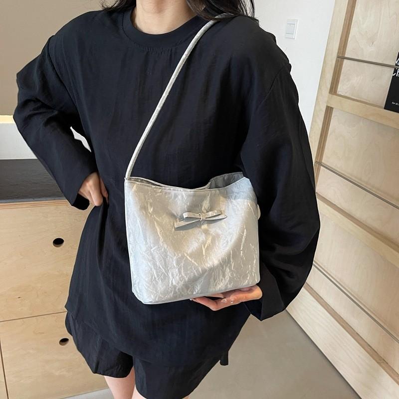 Stylish And Spacious 2024 Korean Version Tote Bag For Women In Versatile Colors