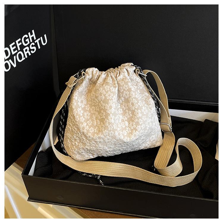 2025 New Summer Drawstring Pleated Floral Bag Women's Korean Version Underarm Bag Commuter Shoulder Messenger Tote Bag Tide