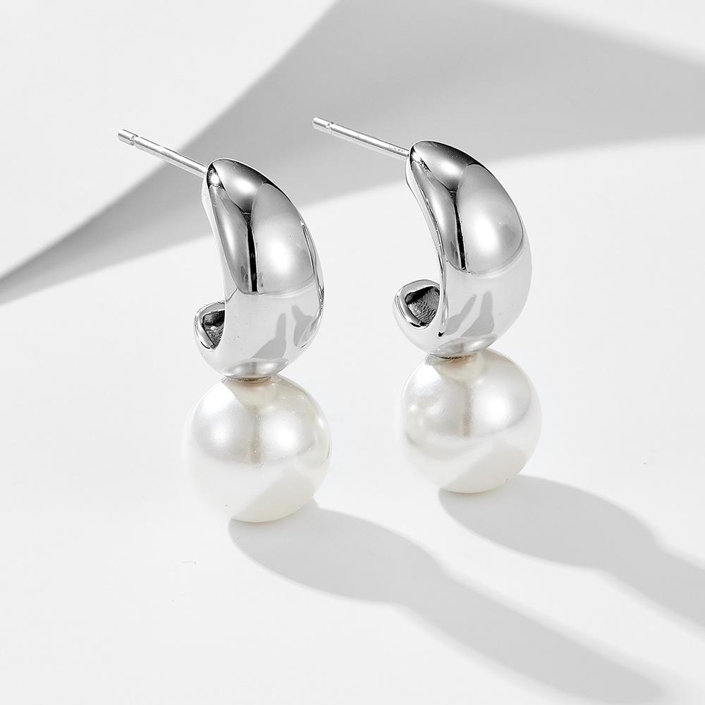 

Sterling Silver Pearl C-Shaped Earrings: European & American Style, Niche Design, Light Luxury for Autumn/Winter 925 Silver
