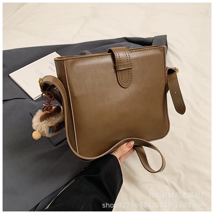 

Korean version niche design retro soft leather bucket bag women s 2025 new trendy simple large-capacity shoulder messenger bag