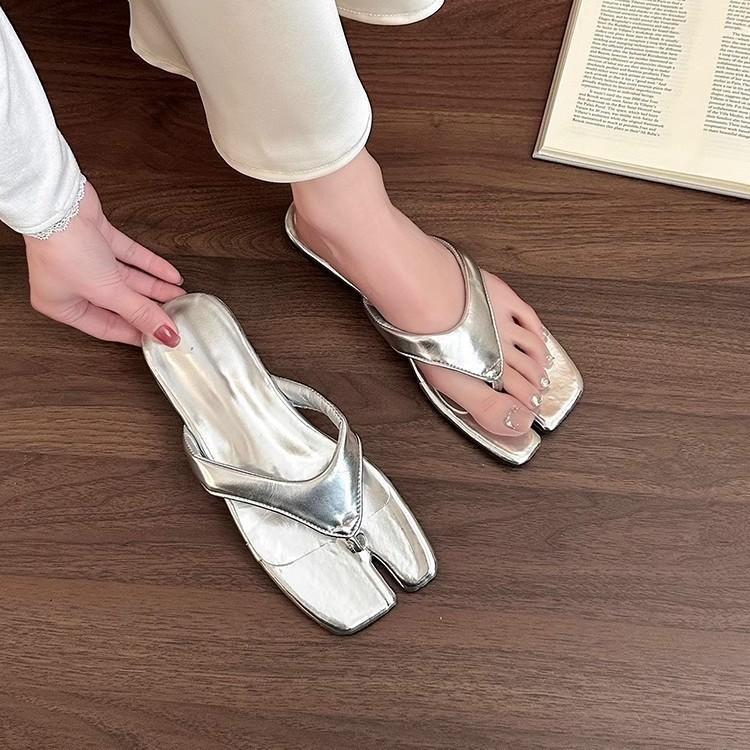 Versatile casual outerwear women's flip-flops summer new fashion high-end skirt niche design flat-bottomed sandals