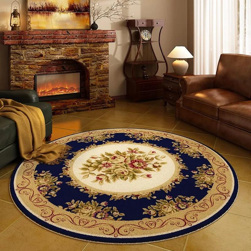 Runder Teppich mit vintage floralen und geschwungenen Mustern in mehreren Farben, eleganter europäischer Stil, weiche, langlebige Bodendekoration