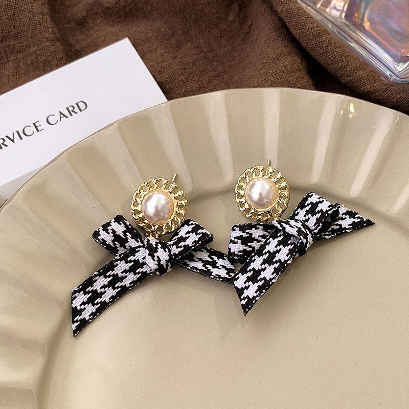 Personalized thousand bird grid love earrings spring and summer new plaid geometric earrings versatile temperament stud earrings women