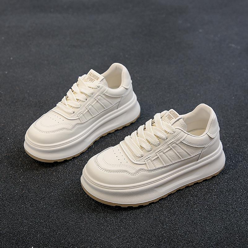 Xiaobai women's shoes women's 2025 autumn new versatile casual board shoes autumn super fire breathable thick-soled shoes