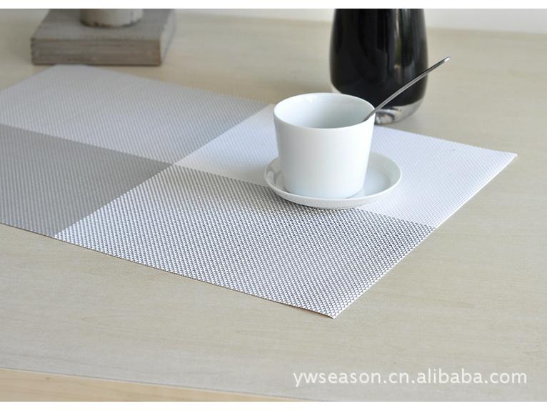 

Водонепроникний та Нековзкий Ізоляційний Килимок для Західної Їжі з Дизайном Сітки Тяньцзи 30x45cm