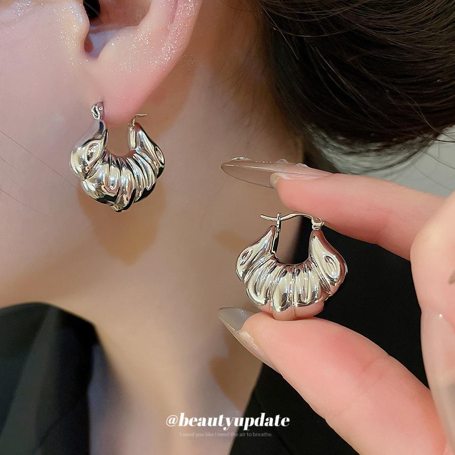 Metal Smooth Shell-shaped Texture Ear Buckle Leisure Commuting Niche Versatile Earrings Light Luxury Earrings