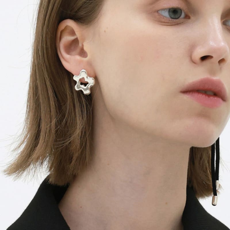 REINDEER MATILDA STRAP EARRING