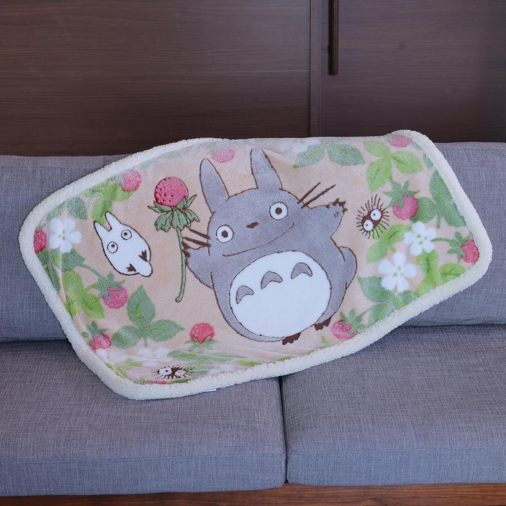 Marushin Ghibli "My Neighbor Totoro" Totoro Found a Strawberry Blanket, Cute, Fluffy Boa, Stylish, Winter Warmer, 1125014500
