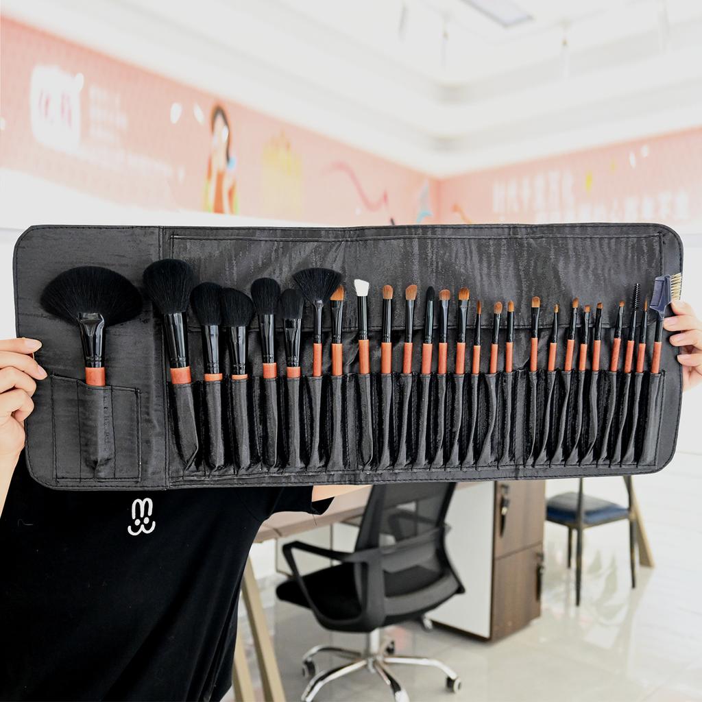 Um conjunto completo de 26 pincéis de maquiagem de pelo de animal, conjunto de maquiador profissional, pincel de contorno, pincel de sombra, pincel de beleza