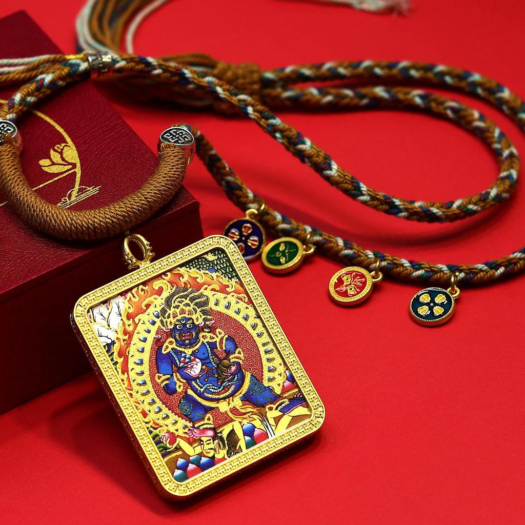 Schwarzer Jambhala Gold Mahakala Thangka Anhänger Halskette mit Acht Glückssymbolen & Lotus GAU Box