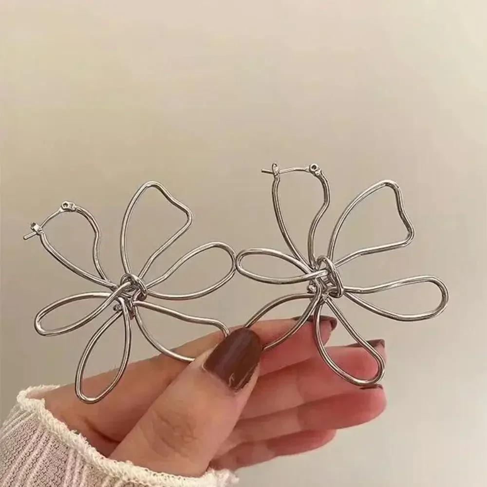 Exaggerated Three-dimensional Pleated Metal Flower Choker Collar Personalized Flower Necklace