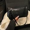 Women's Shoulder Bag, Crocodile-embossed Design, Korean Style Women's Underarm Tote Bag, Simple and Casual Crescent-shaped Bag.