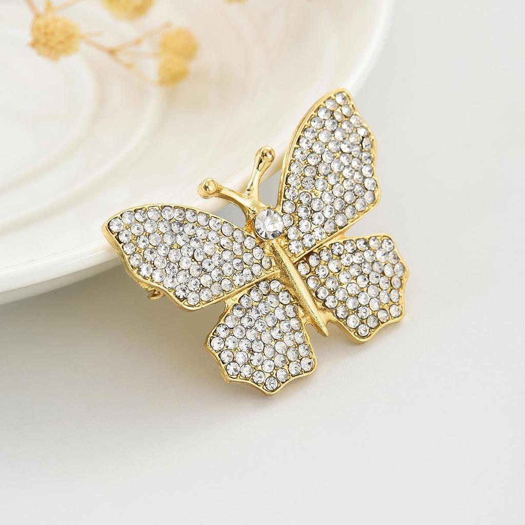 High-End Floral Brooch: Elegant Women's Corsage Pin for Suits