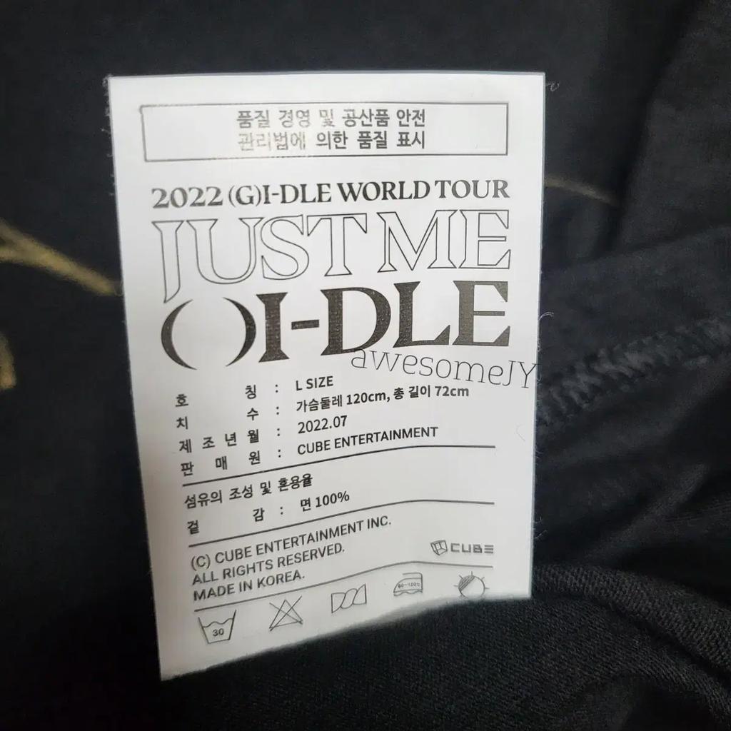 I-DLE group signature T-shirt Used