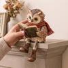 Creatief Bureaublad Ornament voor Lezers Lezende Uil Beeldje, Standbeeld met Bril Sjaal Laarzen En Open Boek, Boerderijstijl Dierlijke Ornamenten Beeldhouwwerk