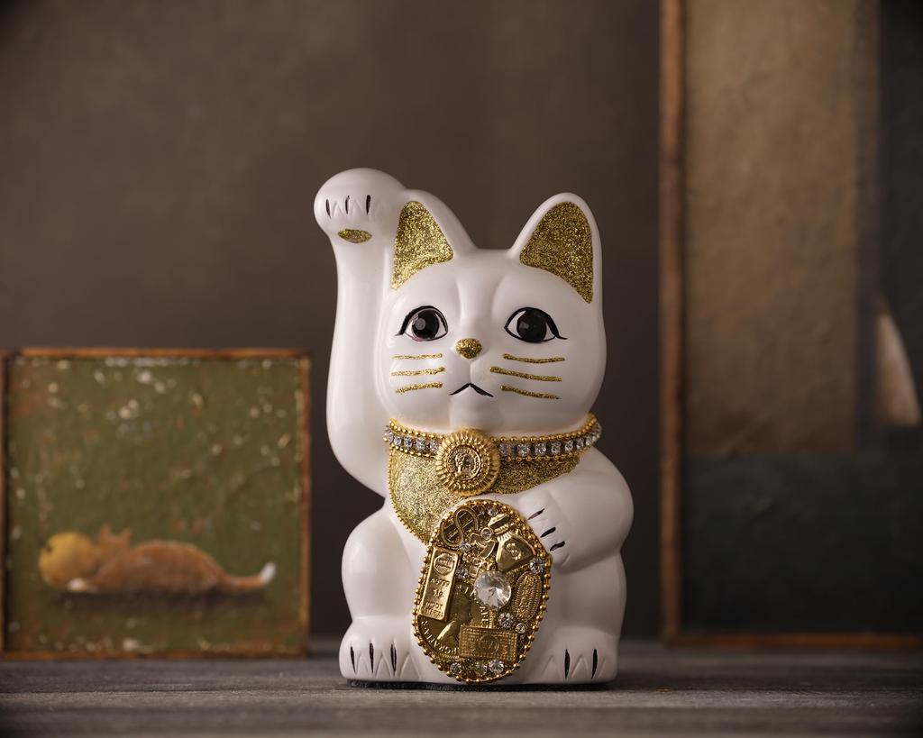 Lucky Cat Millionaire Cat Right Paw Raised Ceramic Lucky Cat Auspicious Feng Shui Ornament (M-SIZE White) / _ Maneki-neko (ml_M White)
