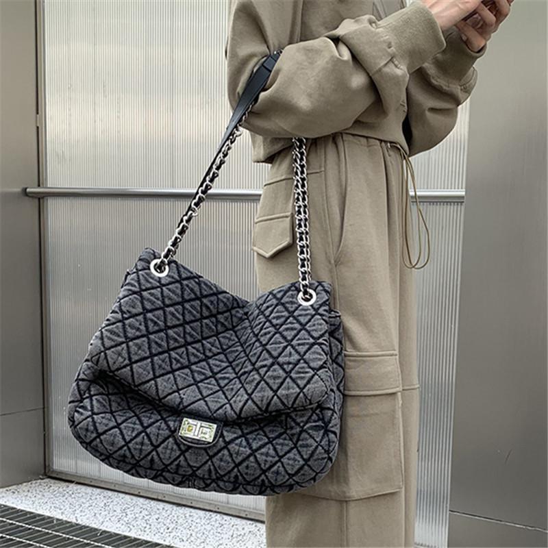Koreanische Version Einzelschulter-Crossbody-Tasche Herbst und Winter Neue Ketten-Wandertasche Große Kapazität Pendler-Achseltasche