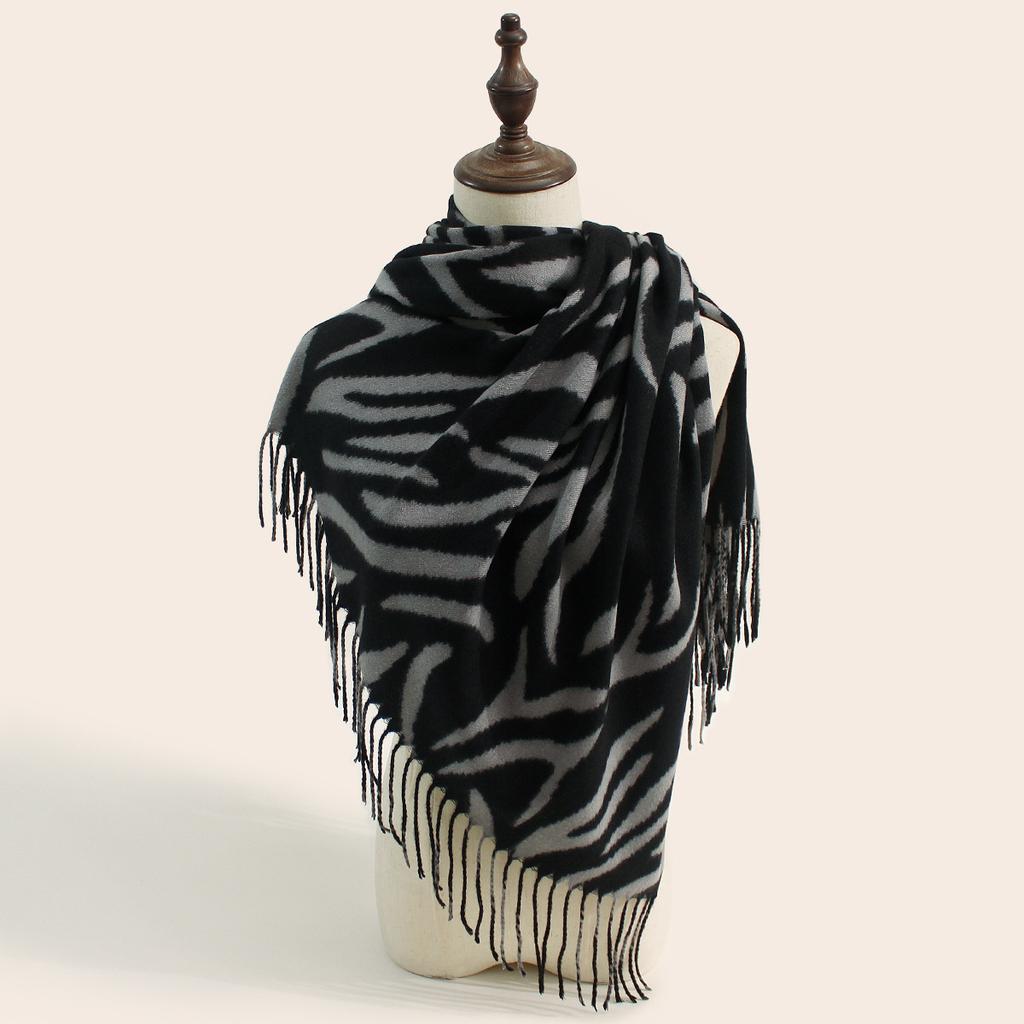 Autumn and Winter New Leopard Print Scarf Women Warm Versatile Scarf Comfortable Stylish Shawl