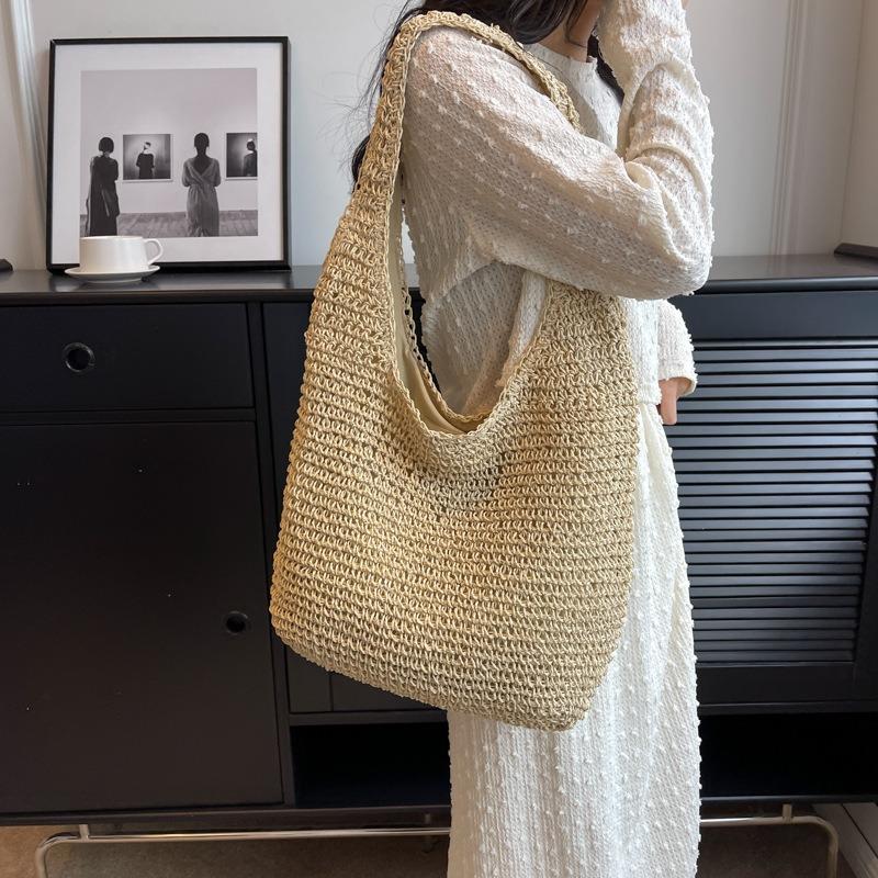 Woven straw bag women's large-capacity new summer versatile shoulder beach bag textured bucket bag