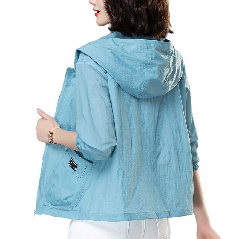 Sonnenschutzkleidung für Damen im Frühling und Sommer Dünner Mantel für Mütter mittleren Alters Stilvolle Outdoor-Atmungsaktive Sonnenschutzkleidung