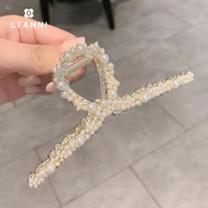 Shark Clip 2022: Fashionable Butterfly Hair Claw, Elegant Large Floral Design for Ponytail and Back of Head Styling