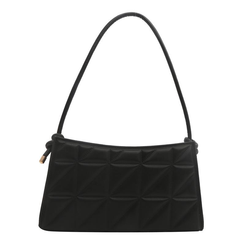 

Корейская версия простой персонализированной сумки на плечо 2024 года, новая женская трендовая сумка для отдыха и поездок на работу, сумка-мессенджер в иностранном стиле, маленькая квадратная сумка чёрный